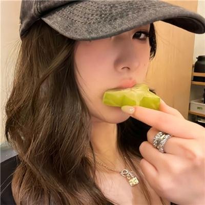 滑板女孩
